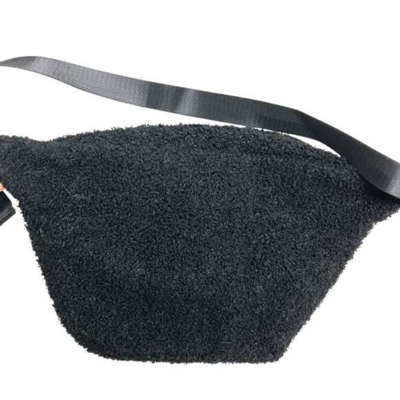 bag black waist crossbody vegan sherpa wool BLUE WATERS gold tone hardware NWT - Picture 4 of 16
